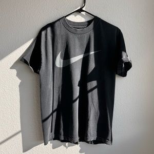 Vintage NIKE simple loose fit swoosh tee size medium